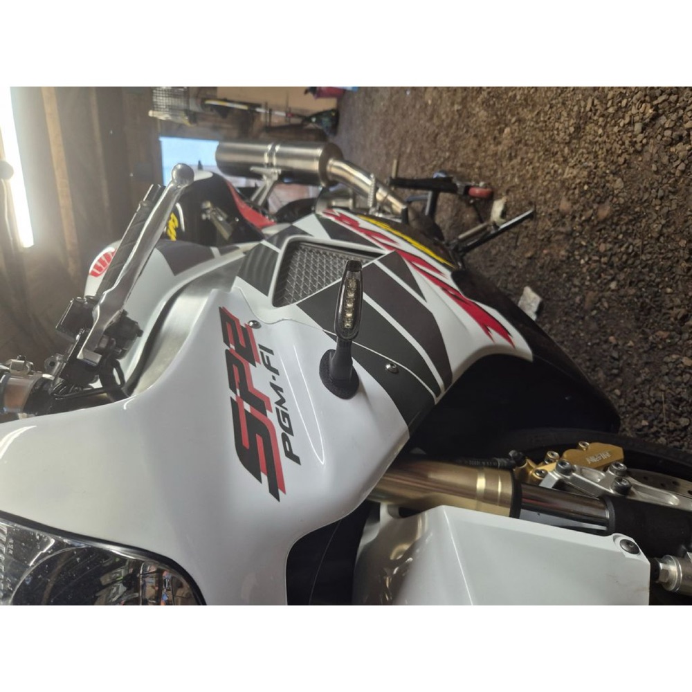 Honda RC51 SP1/SP2 Ön Sinyal Adaptör Plakası görsel 3