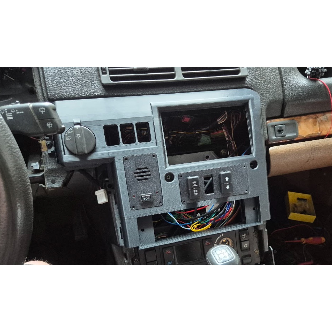 Range Rover P38 Orta Konsol Gövdesi görsel 5