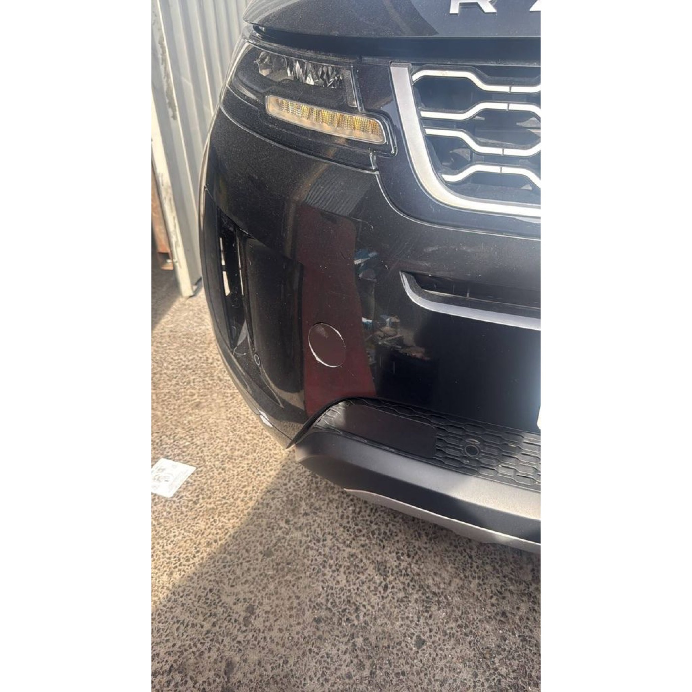 Range Rover Evoque (2022) Çekme Halkası Tampon Kapağı görsel 2