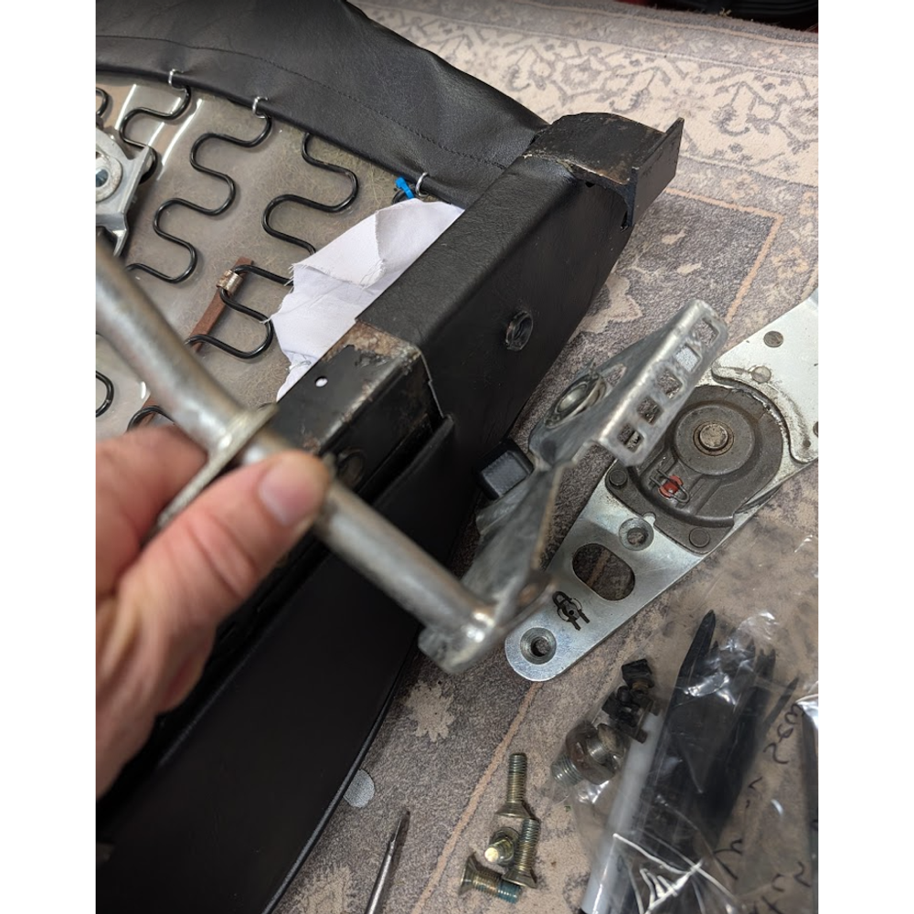 Mercedes R107 Koltuk Ayar Somunu Koruma Kapağı görsel 2