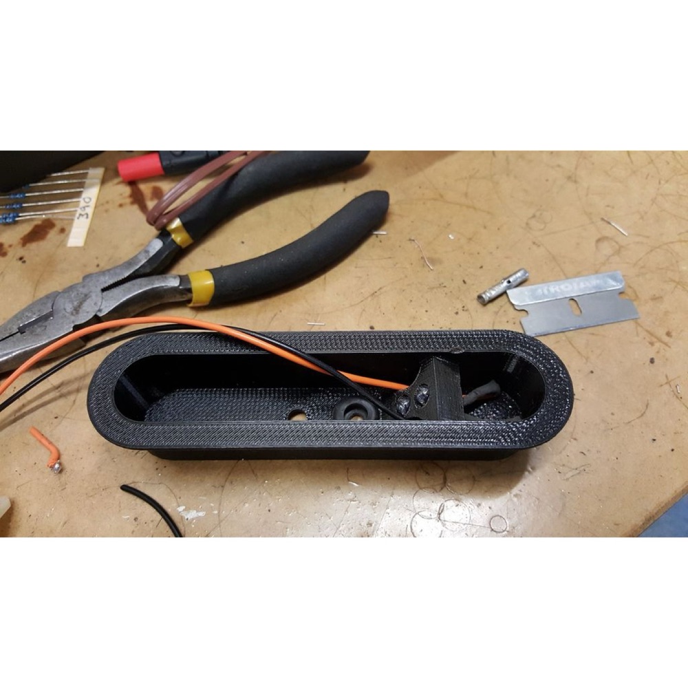 Datsun 510/1600 çamurluk sinyal lambası arka kapağı görsel 2