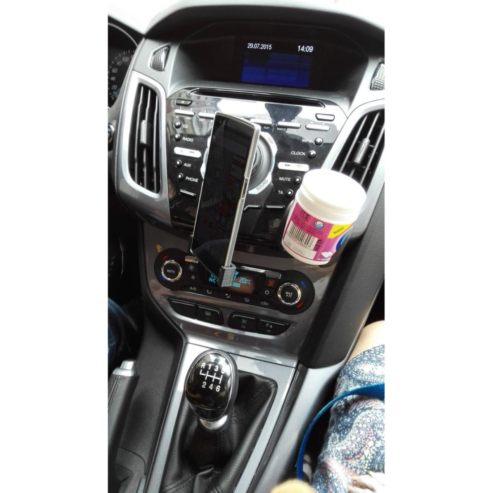 Ford Focus Sportbreak (2015) Radyo Üstü Telefon Tutucu görsel 5