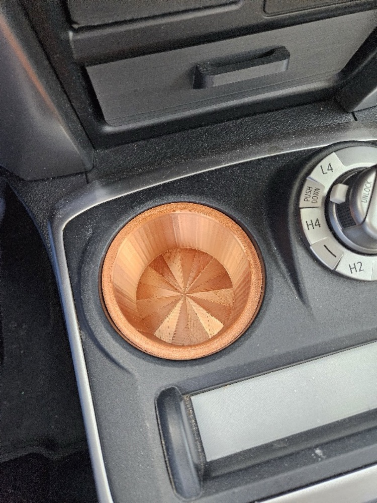 Toyota 4Runner 5. Nesil Bardaklık Haznesi