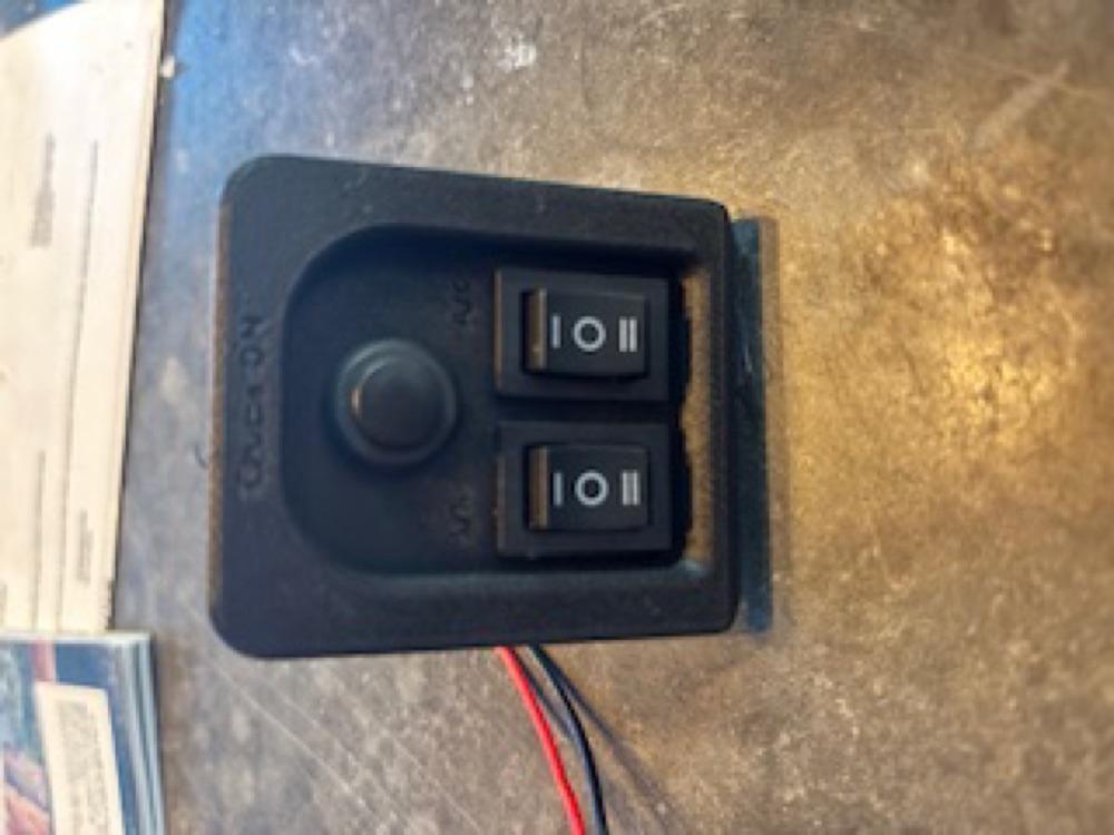 Toyota 4Runner Sol Dashboard Anahtar Paneli Yuvası (2002)
