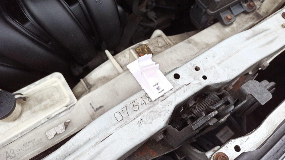 Toyota Avensis T25 Kaput Destek Çubuğu Klipsi görsel 2