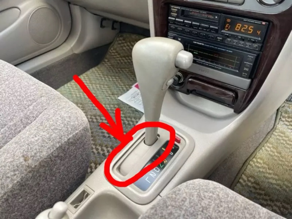 Toyota Corolla AE110 Otomatik Vites Konsol Kapağı görsel 3