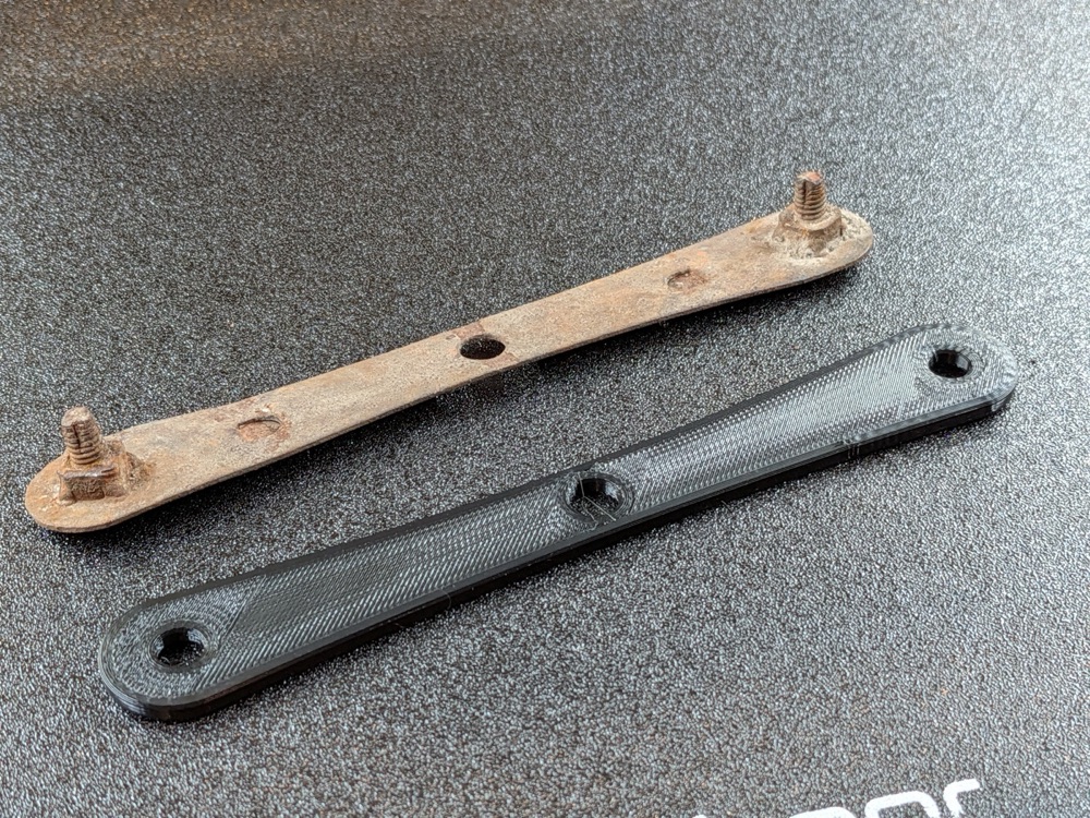 Toyota Corolla Ön Çamurluk Paçalık Güçlendirme Braketi