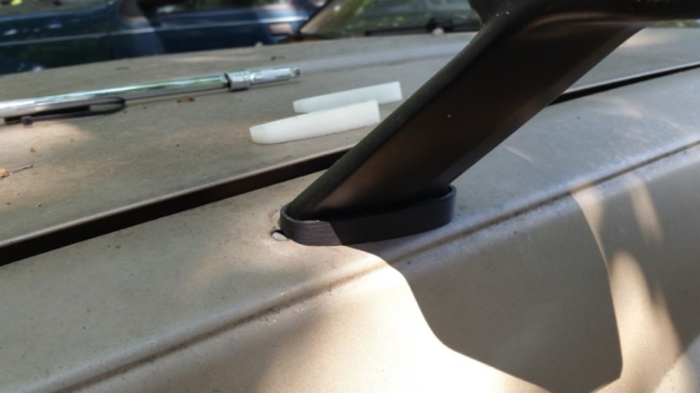 Toyota Cressida GX71 - MX73 Çamurluk Aynası Taban Altlığı