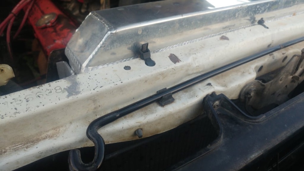 Toyota Hilux Kaput İstinat Demiri Klipsi