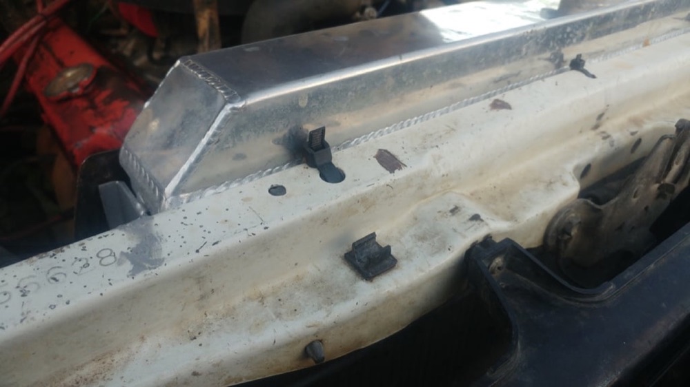 Toyota Hilux Kaput İstinat Demiri Klipsi görsel 2