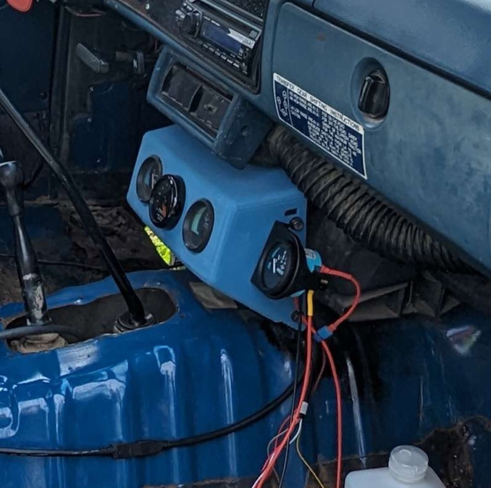 Toyota Hilux Orta Gösterge Paneli Yuvası