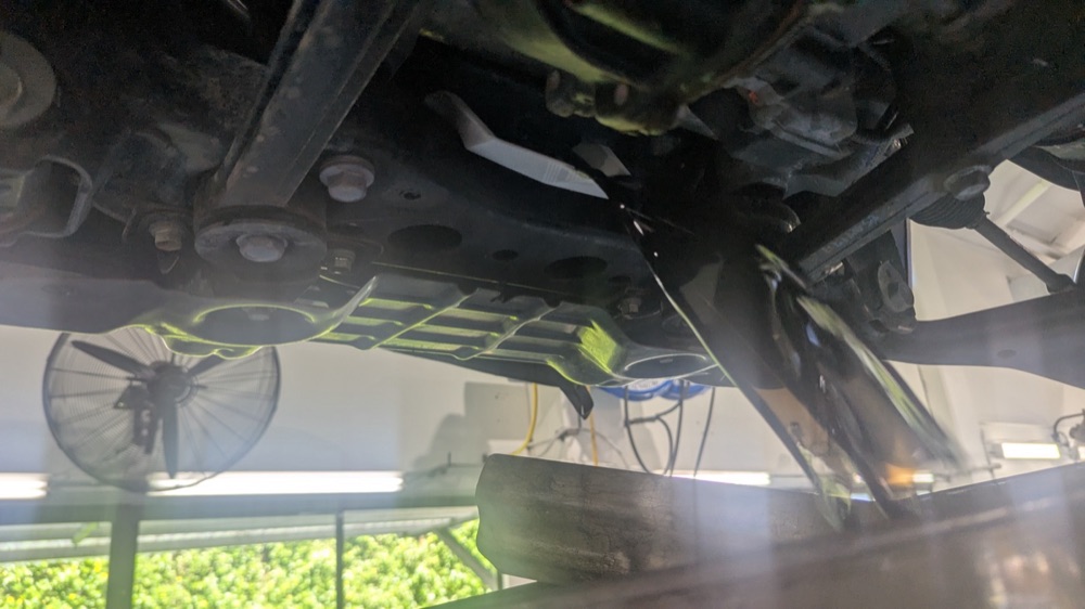 Toyota HiLux / Prado / Fortuner Karter Yağ Boşaltma Yönlendirici Aparat görsel 2