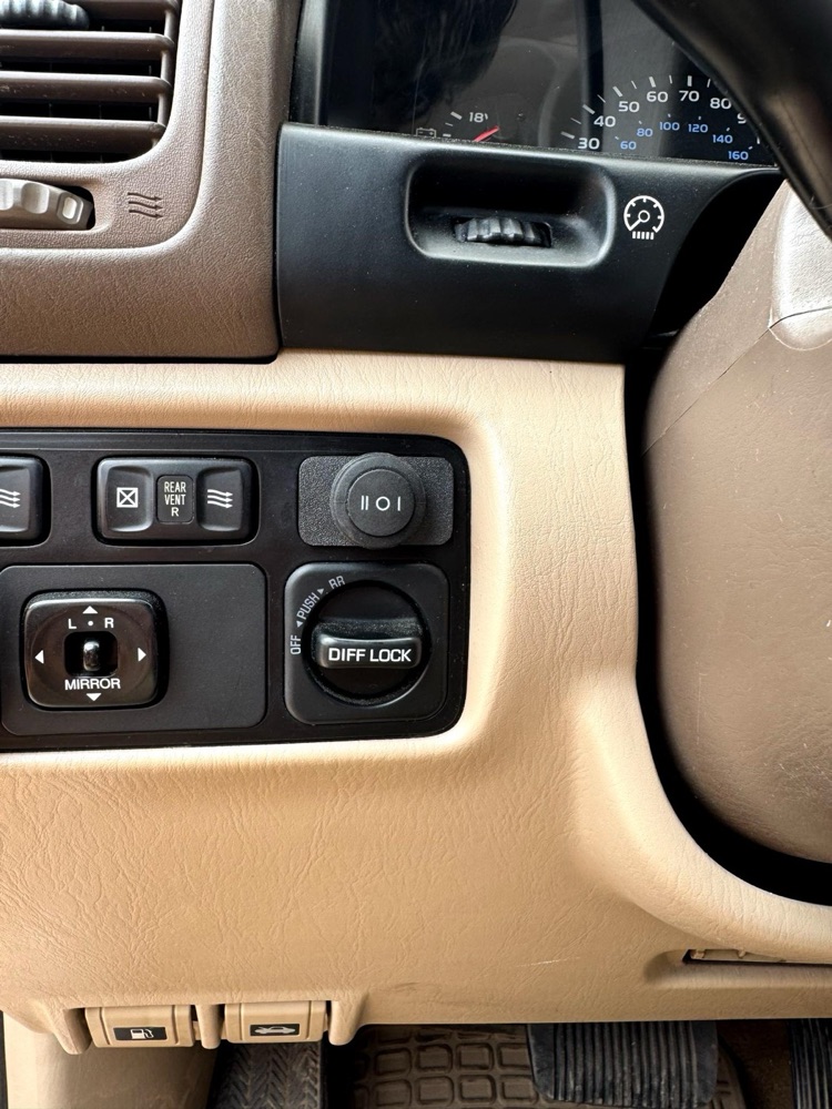 Toyota Land Cruiser 100 ve Tacoma Yuvarlak Anahtar Montaj Braketi
