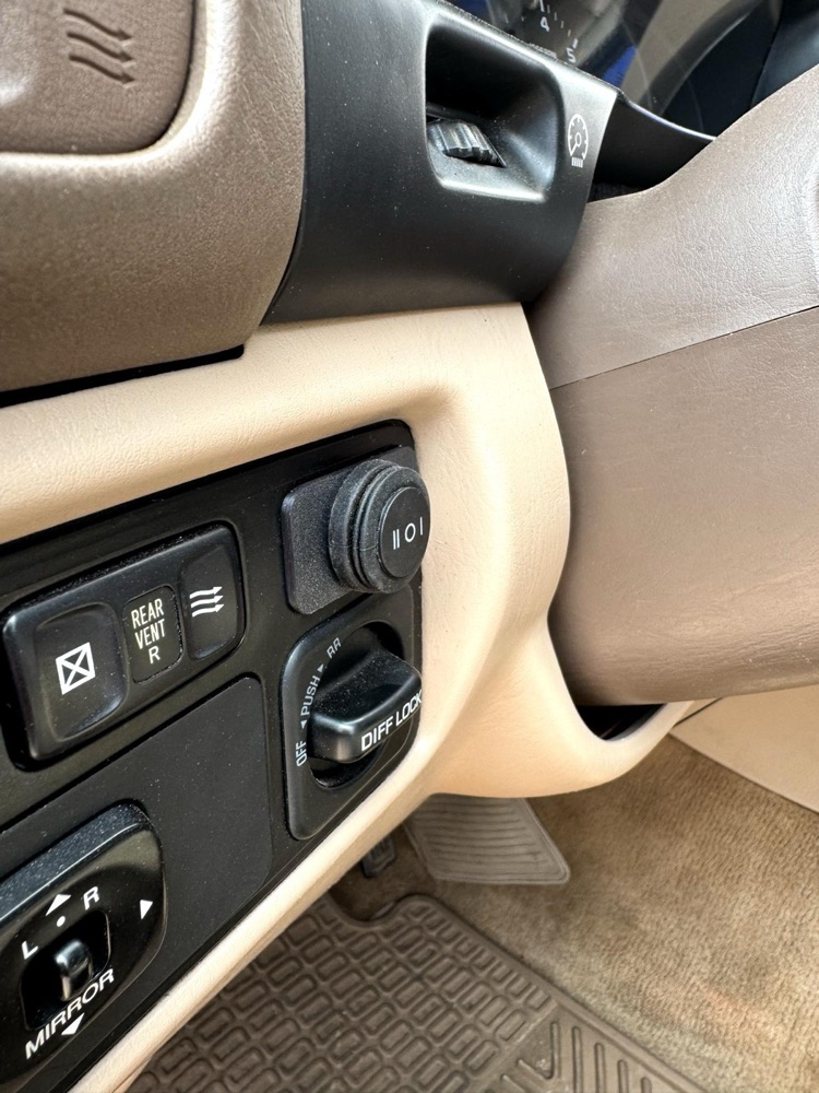 Toyota Land Cruiser 100 ve Tacoma Yuvarlak Anahtar Montaj Braketi görsel 2
