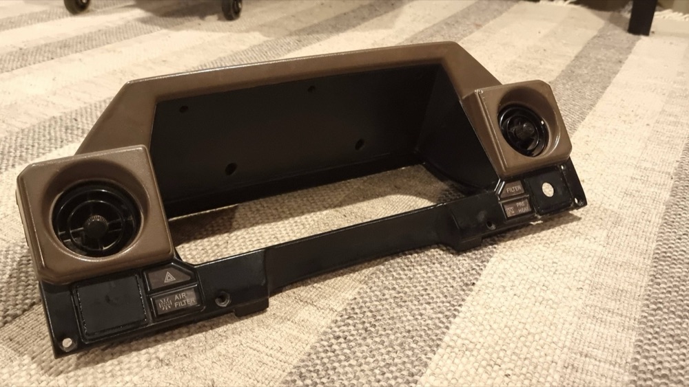 Toyota Land Cruiser 75 Serisi Göğüs Tuş Boşluğu Kapağı
