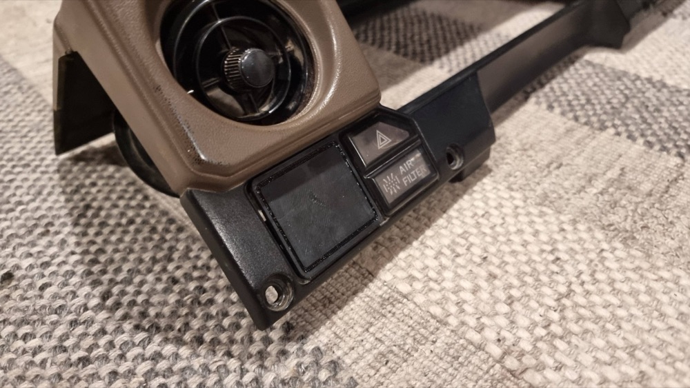 Toyota Land Cruiser 75 Serisi Göğüs Tuş Boşluğu Kapağı görsel 2