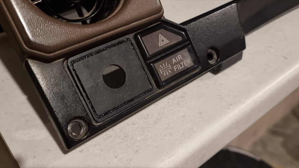 Toyota Land Cruiser 75 Serisi Göğüs Tuş Boşluğu Kapağı görsel 3