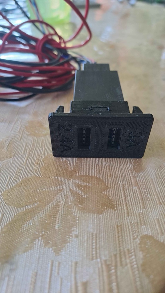 Toyota Land Cruiser 80 Serisi USB Soket Paneli görsel 2