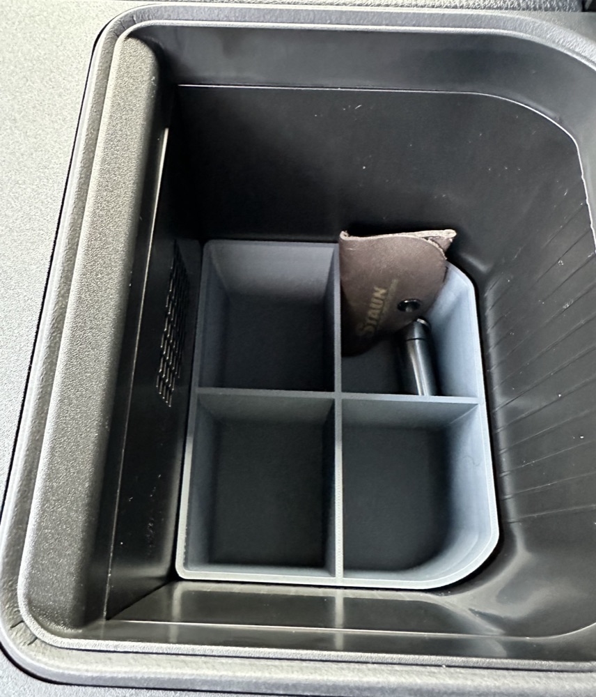 Toyota Land Cruiser Cool Box Alt Düzenleyici Tepsi