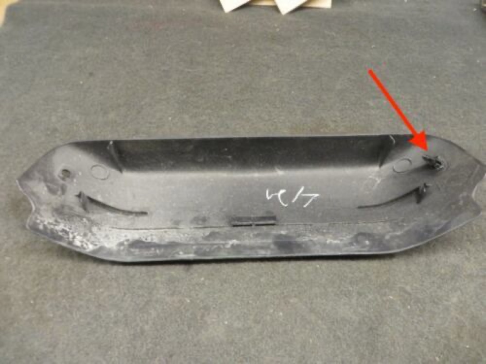 Toyota Matrix ve Corolla Arka Orta Fren Lambası Kapak Klipsi