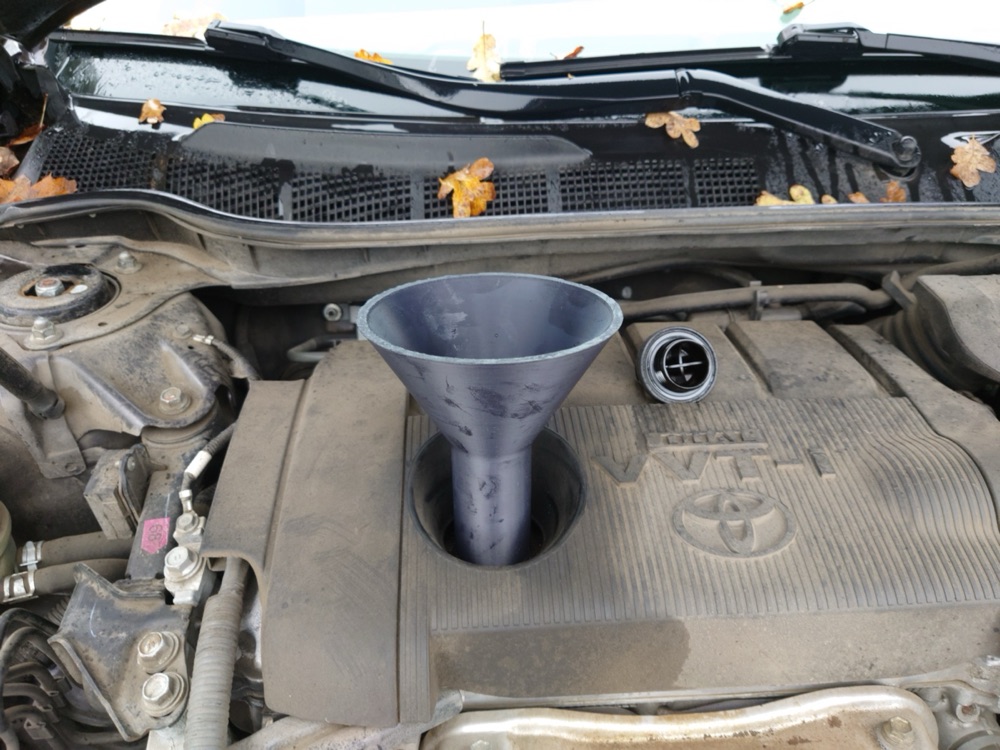 Toyota Motor Yağı Dolum Hunisi