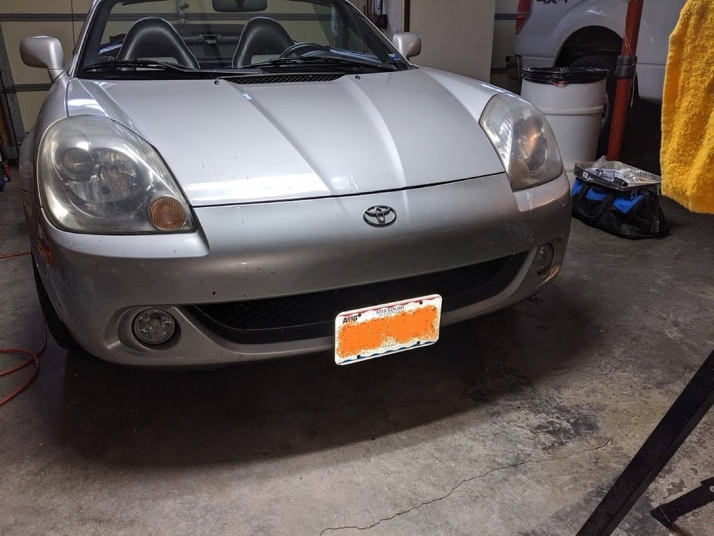 Toyota MR2 Spyder Deliksiz Plaka Braketi görsel 2