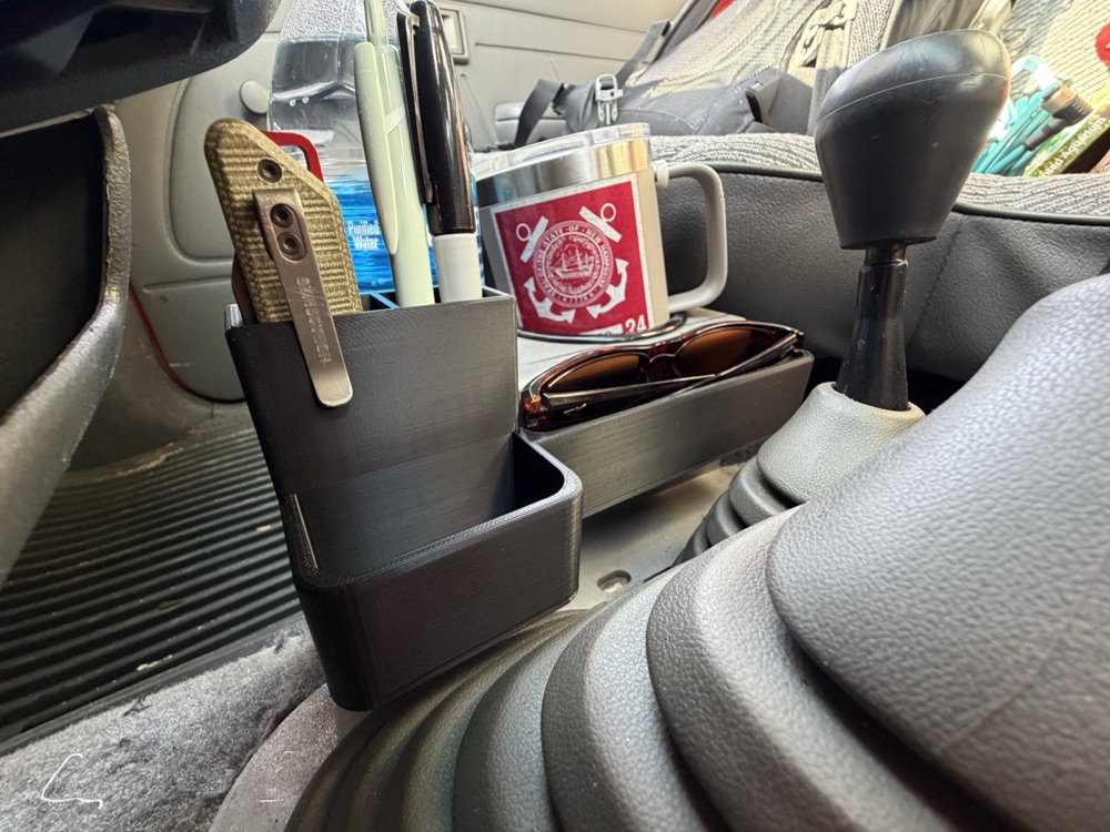 Toyota Pickup Uyumlu Konsol Düzenleyici ve Bardaklık Bölmesi