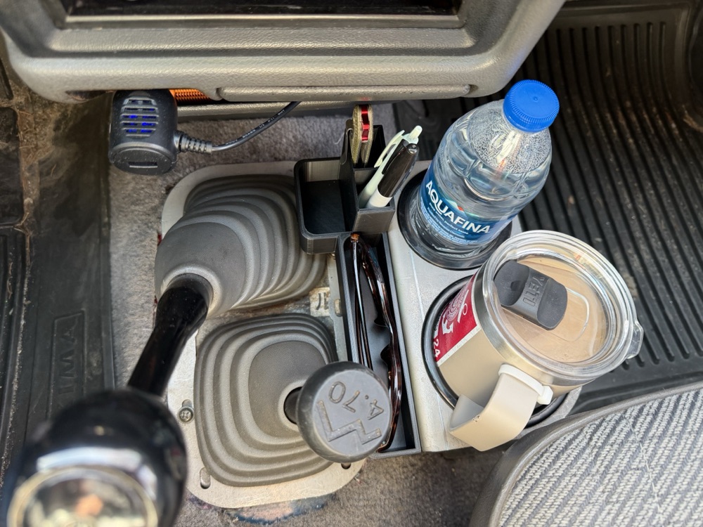 Toyota Pickup Uyumlu Konsol Düzenleyici ve Bardaklık Bölmesi görsel 2