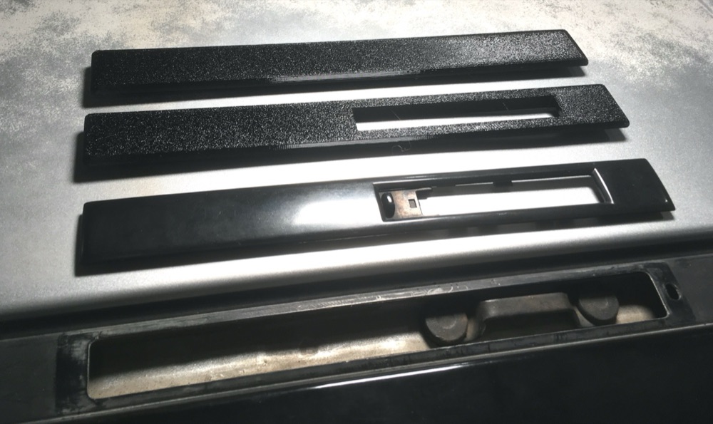 Toyota RAV4 1. Nesil Portbagaj Tavan Çıtası Tapası
