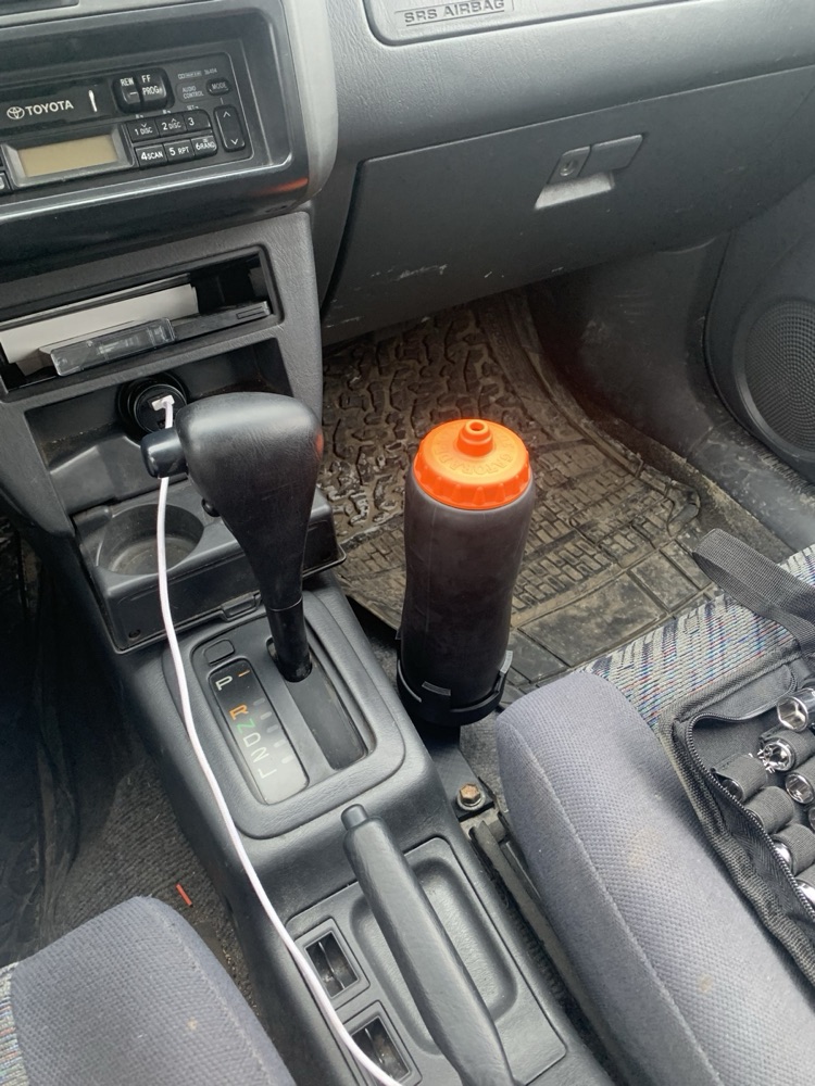Toyota Rav4 (1996-2000) Bardaklık görsel 3