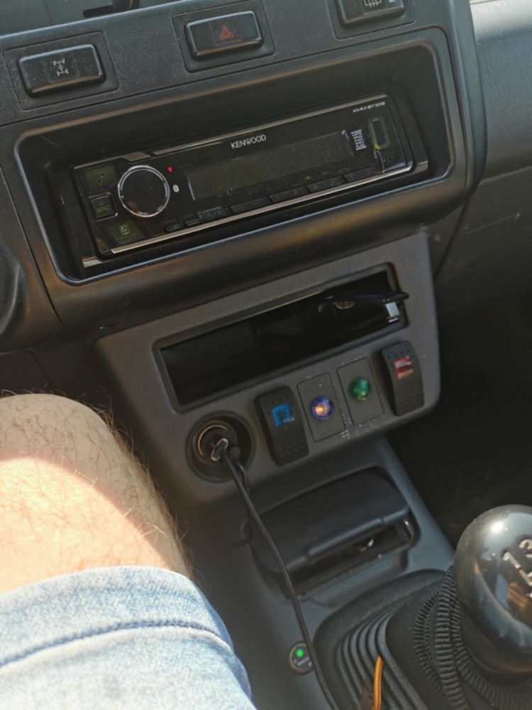 Toyota RAV4 Göğüs Dikdörtgen Boşluk Kapağı görsel 2