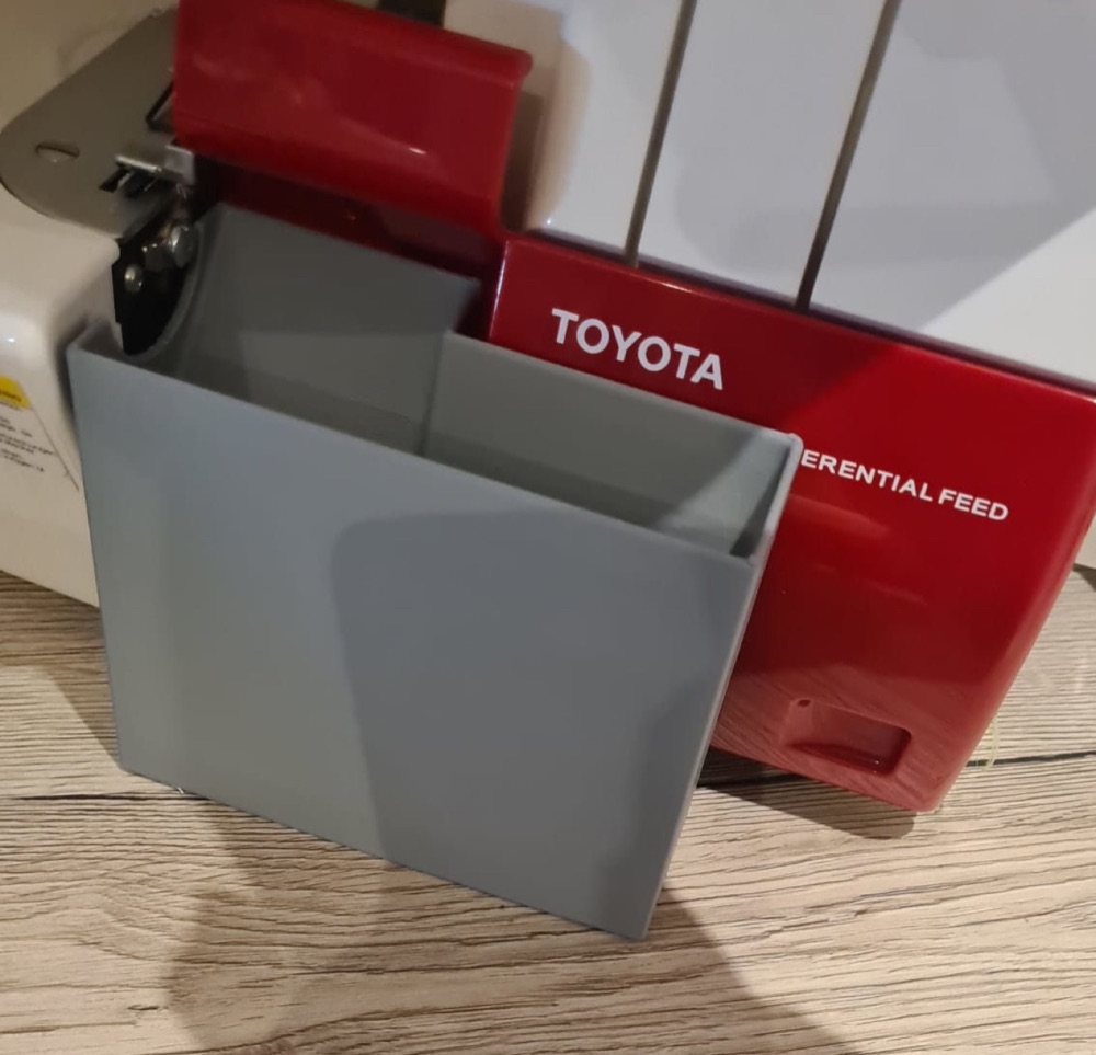 Toyota SLR 4D Overlok Makinesi Atık Kutusu