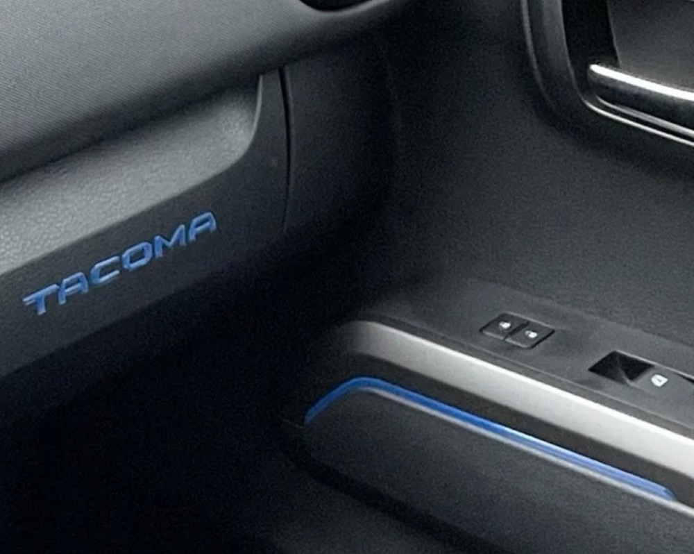 Toyota Tacoma 3. Nesil Torpido Gözü Uyumlu Kabartma Harf Seti