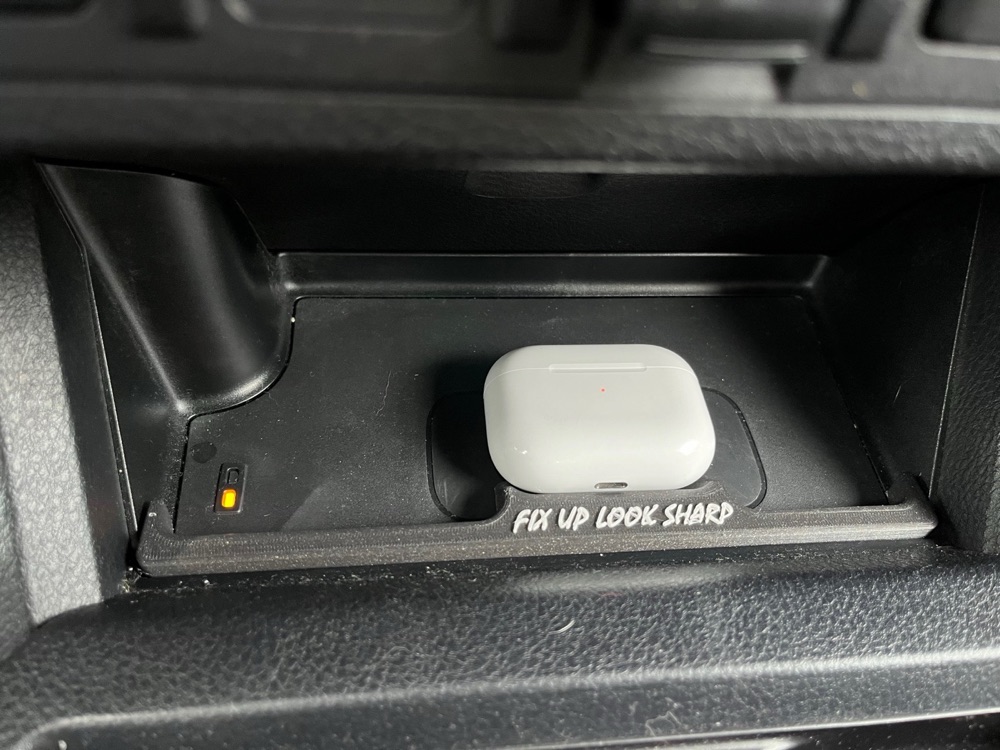 Toyota Tacoma AirPods Kablosuz Şarj Sabitleyici