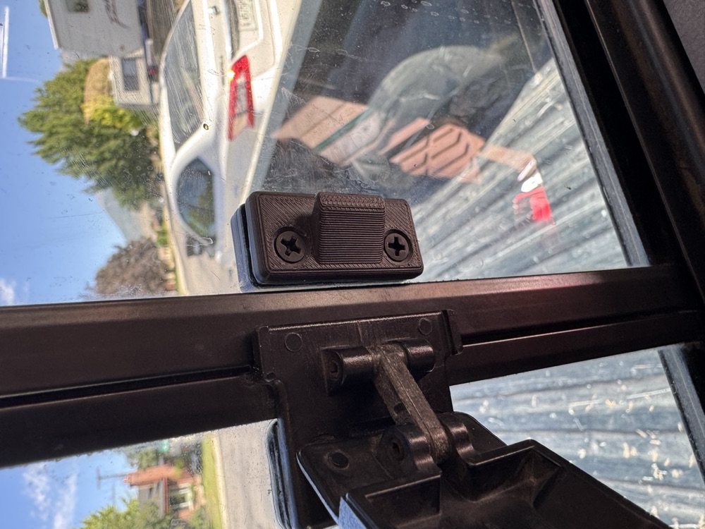 Toyota Tacoma / T100 Arka Sürgülü Cam Kilidi Karşılığı