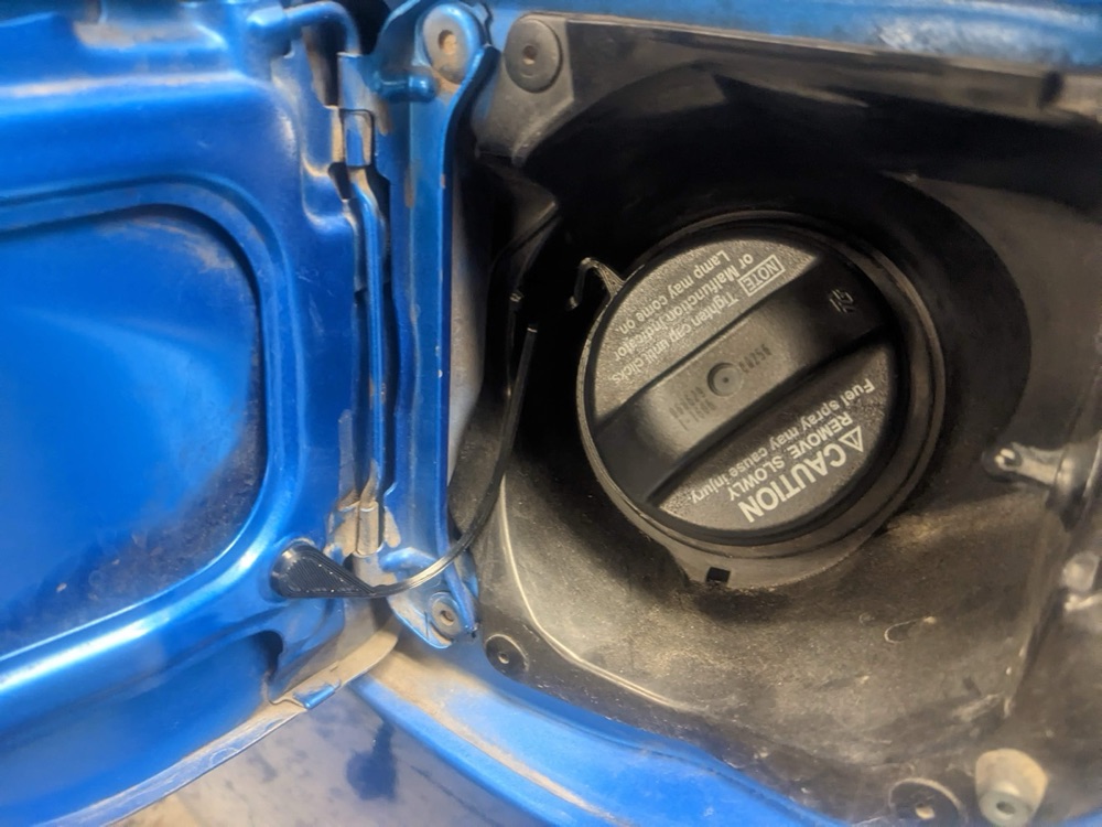 Toyota Tacoma Yakıt Depo Kapağı Tutucu Kayışı
