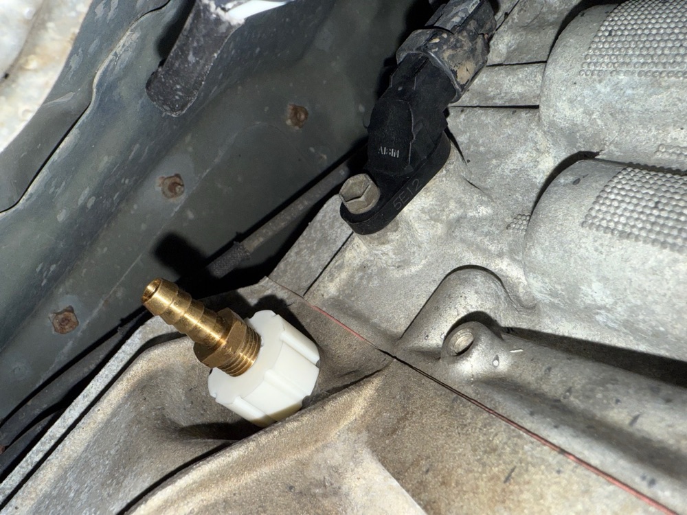 Toyota Tundra / Sequoia Şanzıman Dolum Tapası Adaptörü