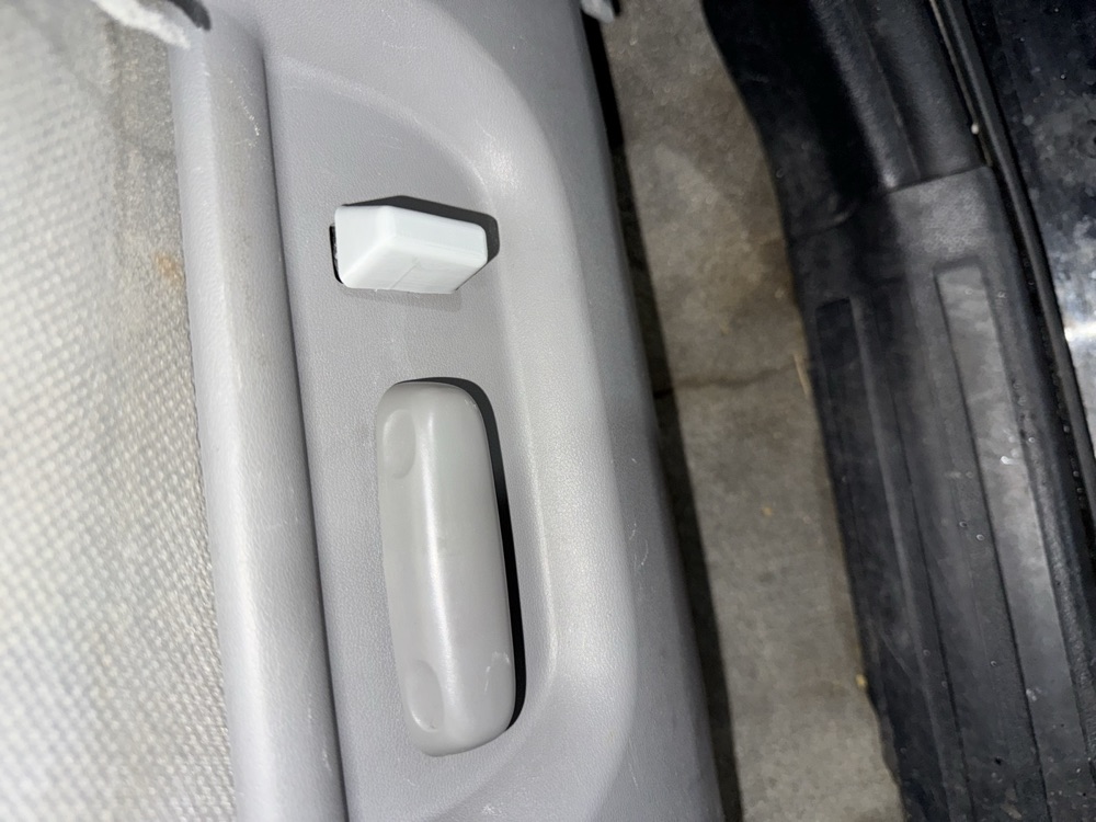 Toyota Tundra ve Sequoia Elektrikli Koltuk Eğme Düğmesi