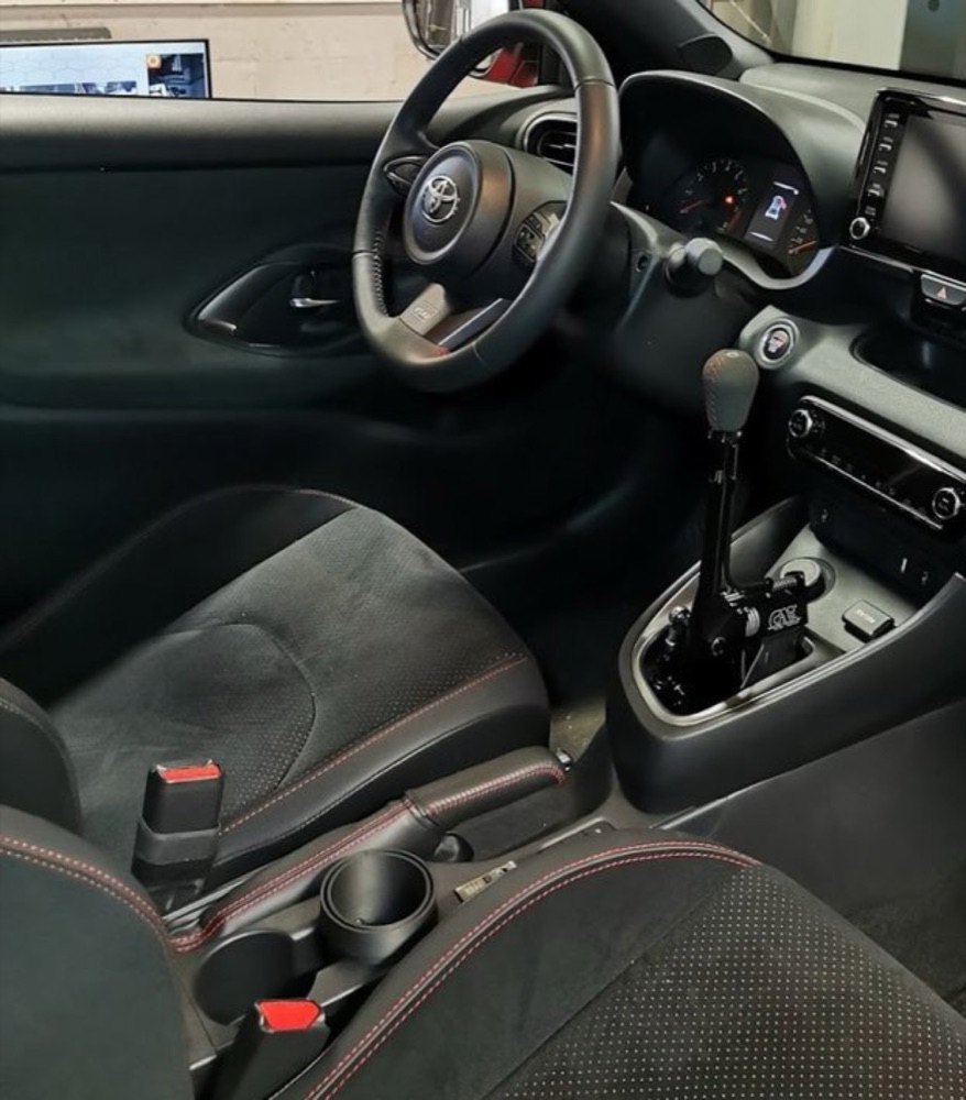 Toyota Yaris Bardaklık Konsol Aparatı (2020+)