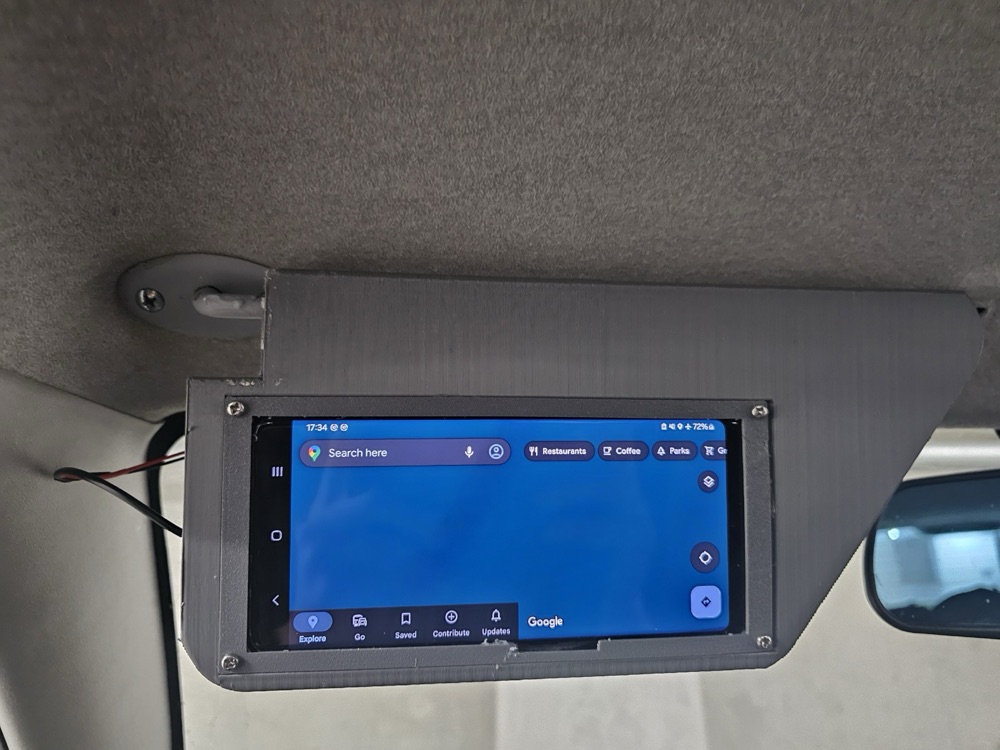 Toyota Yaris Navigasyon ve Telefon Entegreli Güneşlik