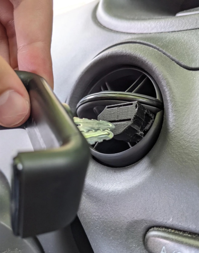 Toyota Yaris Telefon Tutucu Montaj Aparatı görsel 2