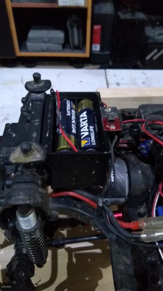 Traxxas TRX-4 Land Rover Defender Pil Yuvası