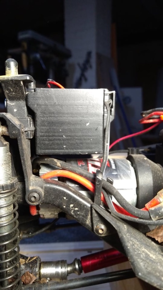 Traxxas TRX-4 Land Rover Defender Pil Yuvası görsel 2