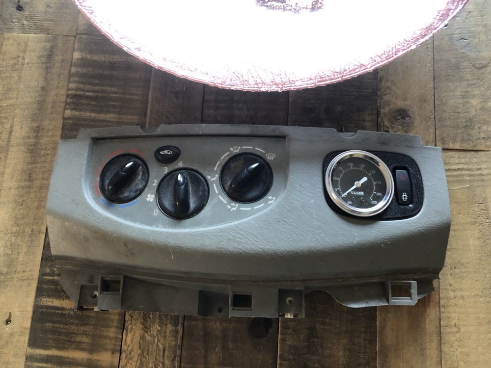 Vivaro / Traffic / Primastar gösterge yuvası