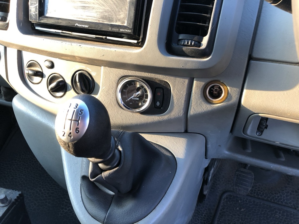 Vivaro / Traffic / Primastar gösterge yuvası görsel 3