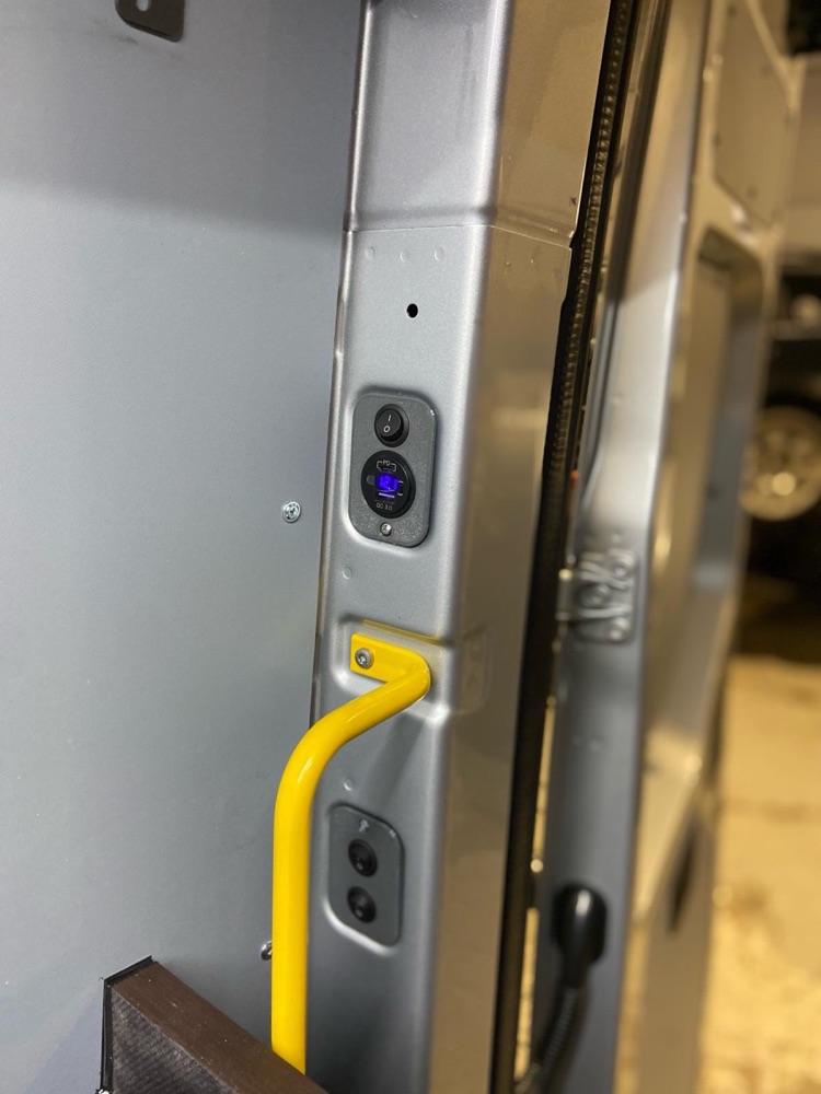 Volkswagen Crafter USB ve Anahtar Paneli
