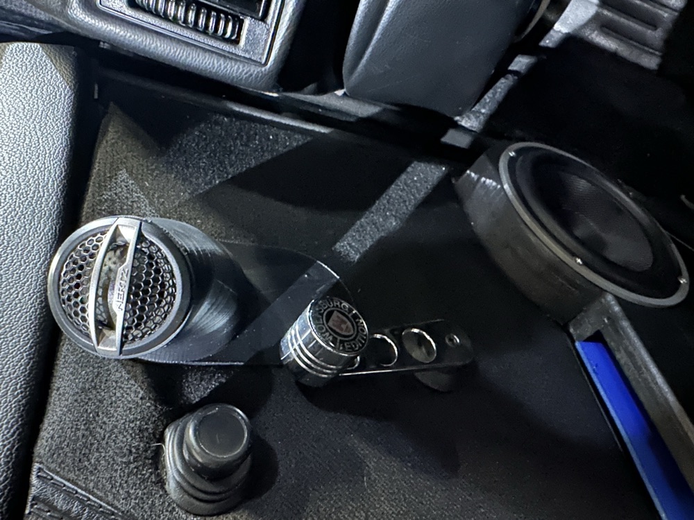 Volkswagen Golf 1 Cabrio MK1 Tweeter Hoparlör Yuvası görsel 2