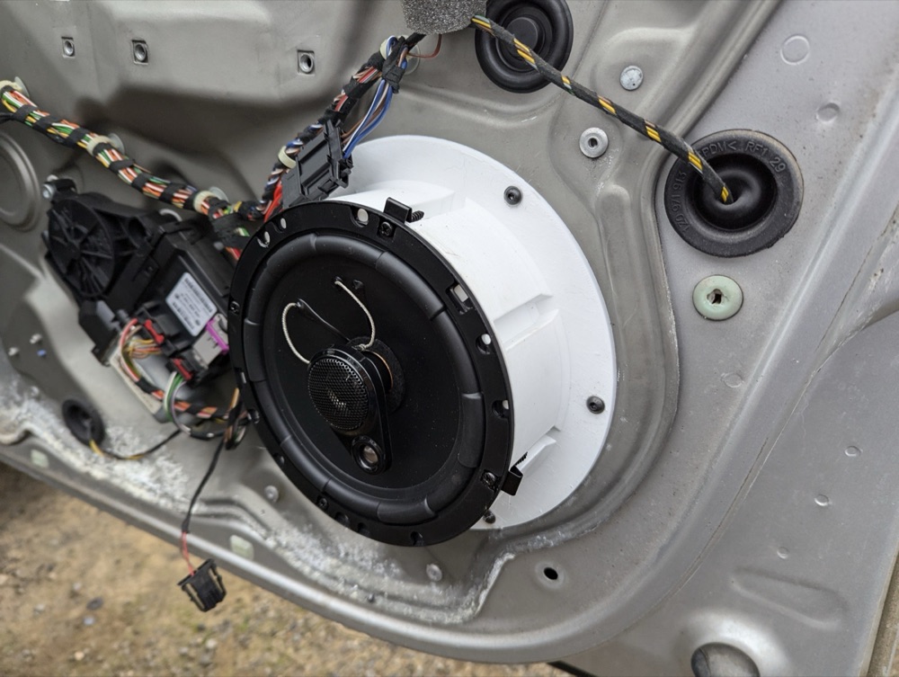 Volkswagen Golf ve Skoda Octavia Ön Hoparlör Adaptörü görsel 2