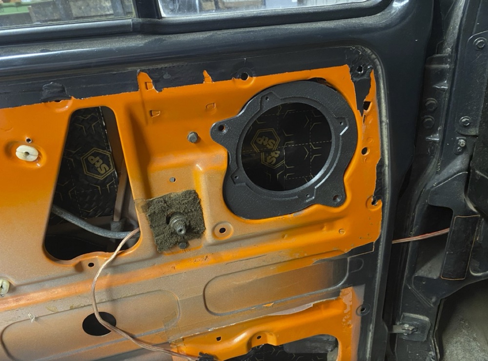 Volkswagen T3 130mm Hoparlör Adaptörü
