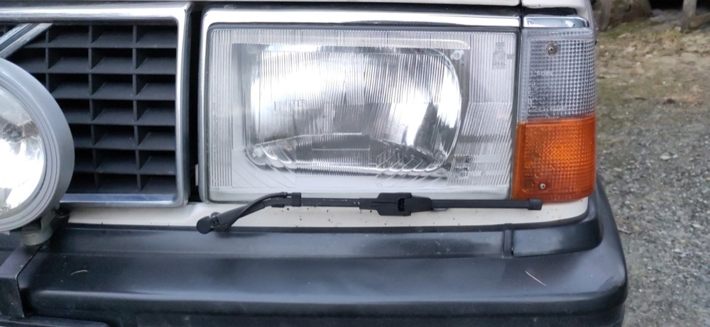 Volvo 240 Far Sileceği Tutucu Aparatı görsel 2